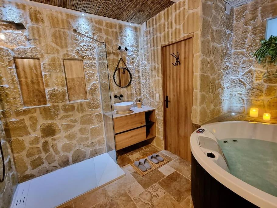 Les Spas De La Mer, Suite & Spa, Love Room, Plein Coeur Du Grau Le Grau-du-Roi Exterior photo