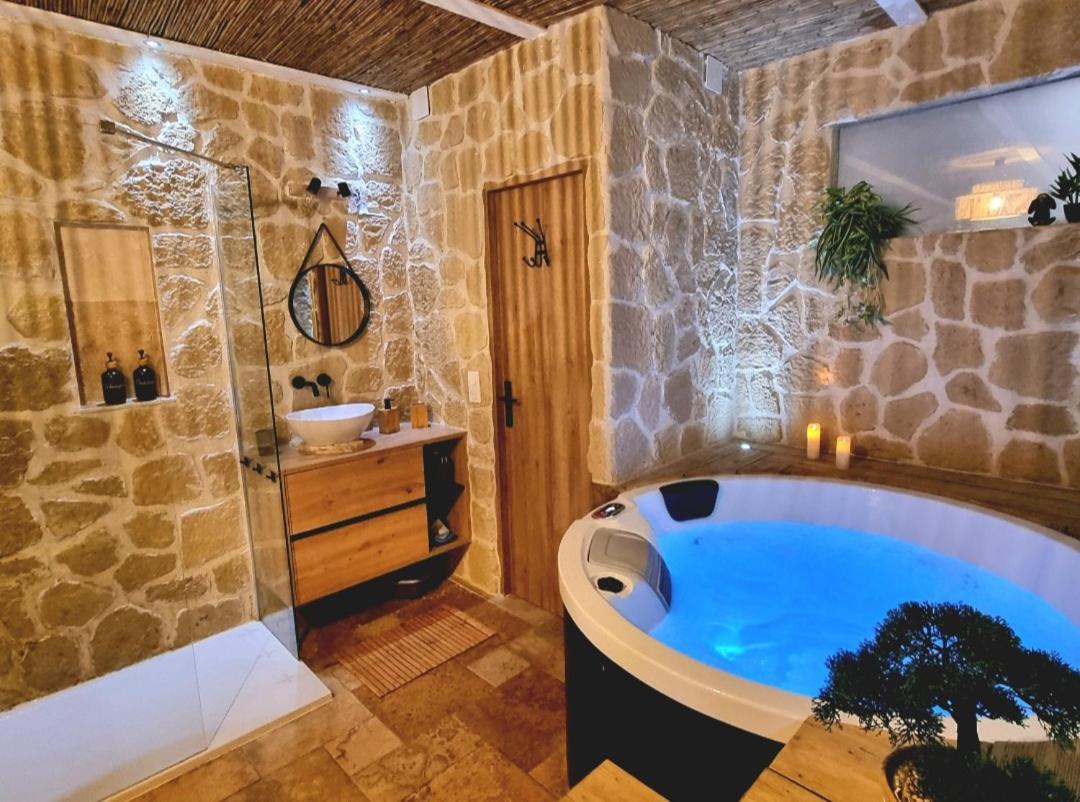 Les Spas De La Mer, Suite & Spa, Love Room, Plein Coeur Du Grau Le Grau-du-Roi Exterior photo